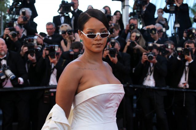 Le star pelle e ossa hanno stancato: Rihanna è ingrassata e lo mostra con orgoglio