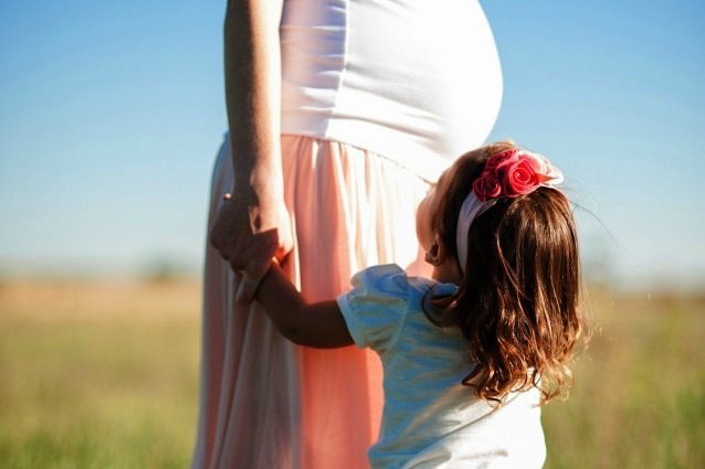 Quanto dovrebbe guadagnare una mamma? Più di 3mila euro al mese