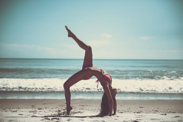 Vuoi degli addominali tonici? Le 5 posizioni yoga per avere la pancia scolpita