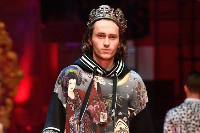 Braison Cyrus debutta in passerella: il fratello di Miley sfila per Dolce&Gabbana