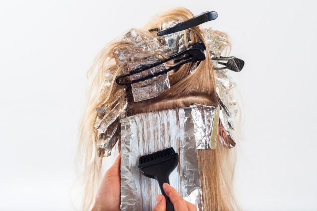 Le tinture per capelli potrebbero aumentare il rischio cancro al seno