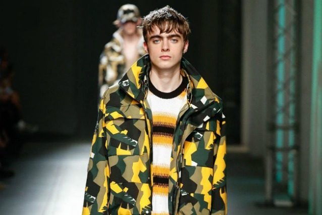 Lennon Gallagher alla Milano Fashion Week: il figlio del leader degli Oasis è una star