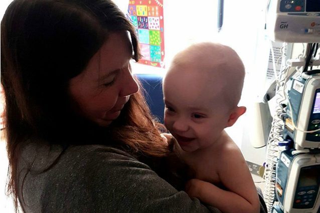 L'ultimo bacio della mamma al figlio neonato che ha perso la vita: "E' stato un guerriero"