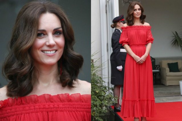 Kate Middleton in rosso fuoco: la principessa scopre le spalle per il party  a Berlino