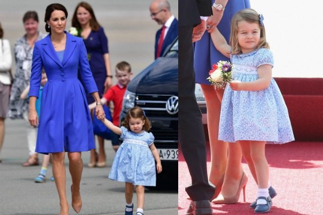 La principessa Charlotte adorabile in blu: il look coordinato a mamma Kate