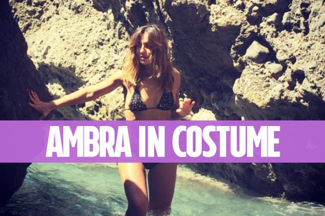 Ambra Angiolini mamma in bikini, bella perché naturale
