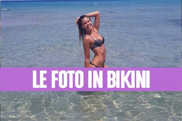 Costanza Caracciolo in costume da bagno: l'ex velina sceglie micro tanga e pezzi interi