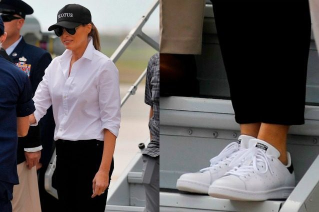 Dopo le critiche la First lady scende dai tacchi: Melania Trump con le sneakers in Texas
