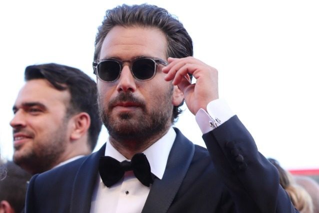 Addio abiti hipster: Tommaso Paradiso come 007 sul red carpet di Venezia