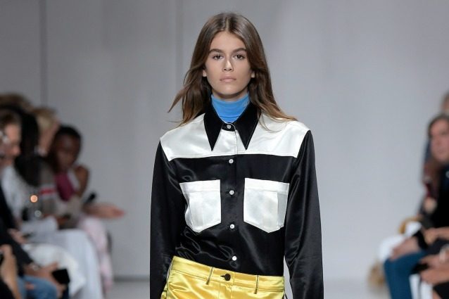 L'antieroina di Calvin Klein: in passerella debutta Kaia Gerber