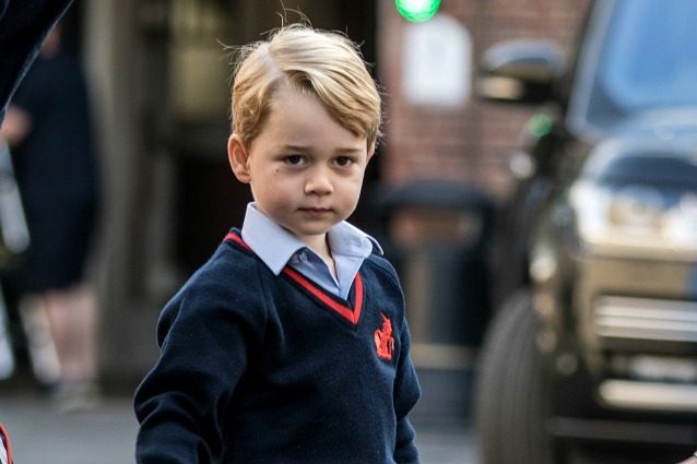 Quale cognome usa il principe George tra i banchi di scuola?