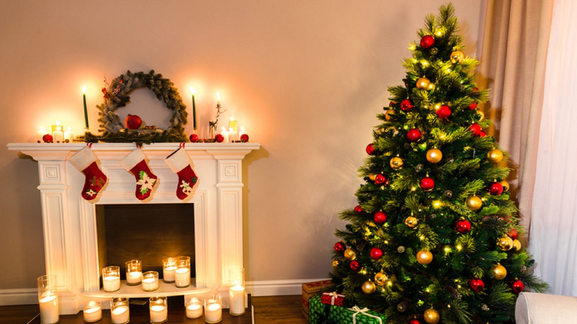 Come decorare lalbero di natale: 10 idee e le regole per addobbarlo ... Decorare l albero di natale modo originale