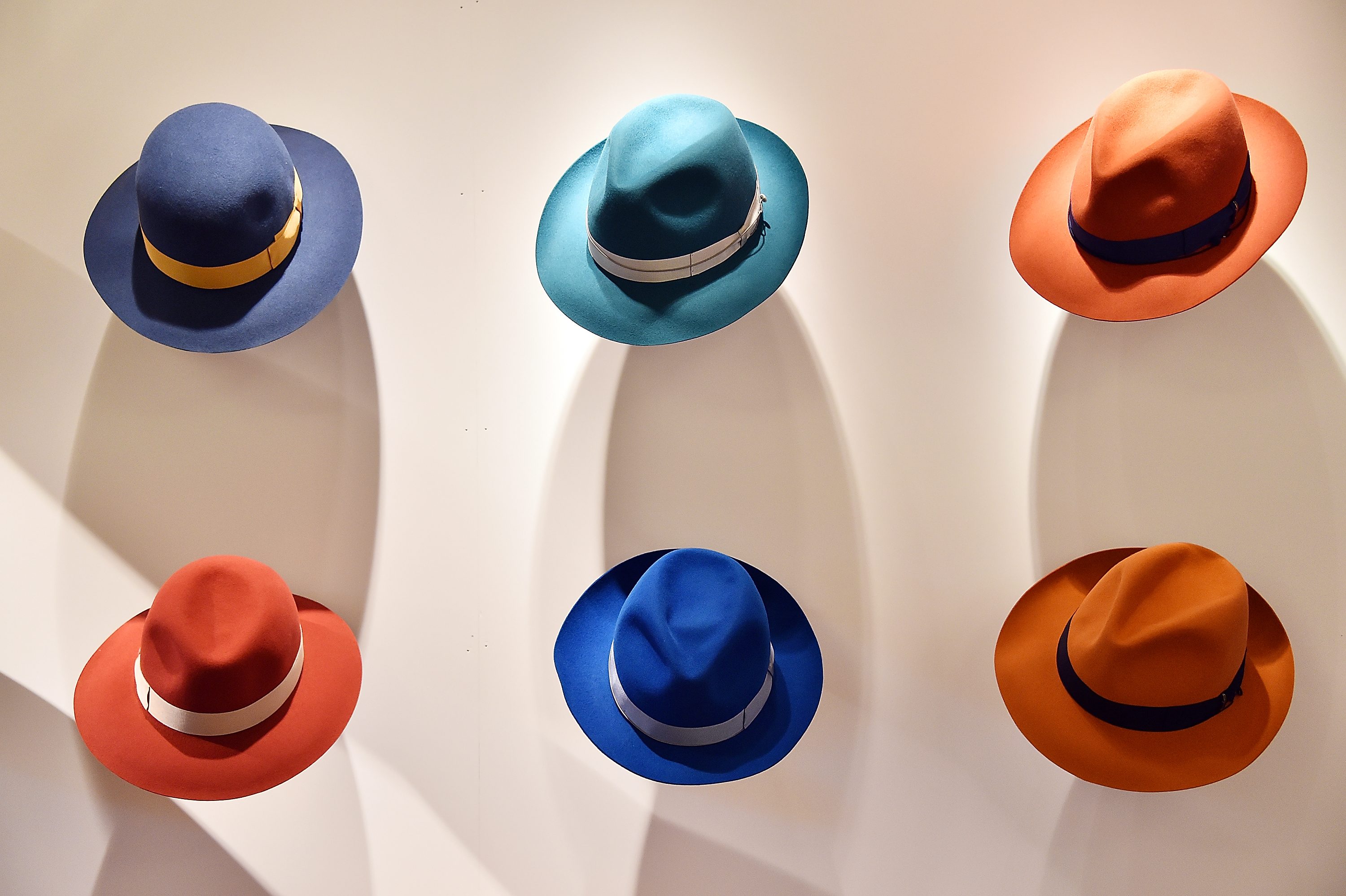 Borsalino dichiara il fallimento: addio all'azienda che ha prodotto i  cappelli delle star