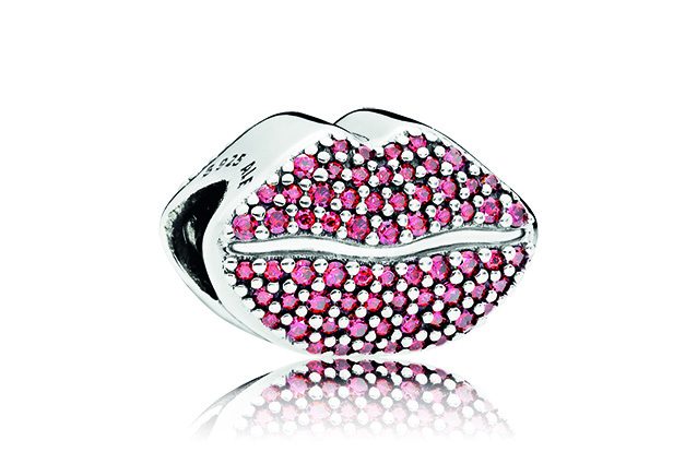 Charm Baciami Ancora Pandora in argento.