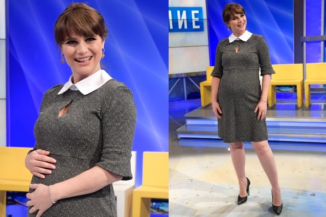 Lorena Bianchetti Col Pancione In Gravidanza Non Rinuncia Alle Gonne E Ai Tacchi