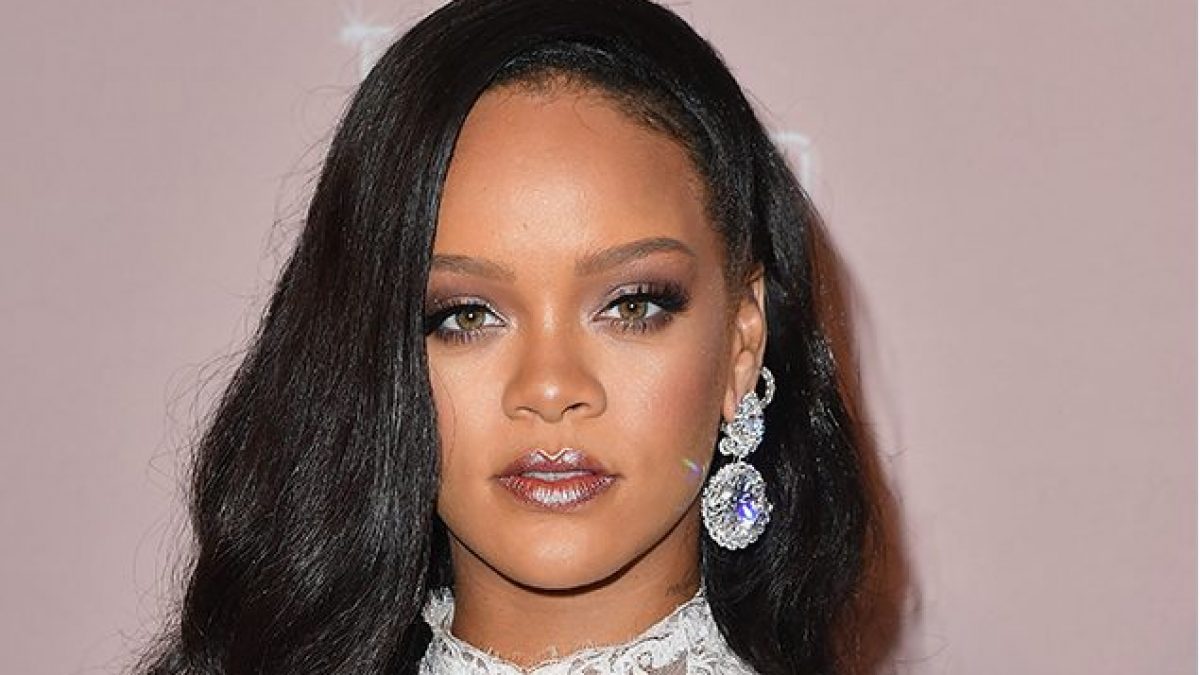 Fenty by Rihanna, le prime foto della collezione e il pop up store mandano  i fan in delirio