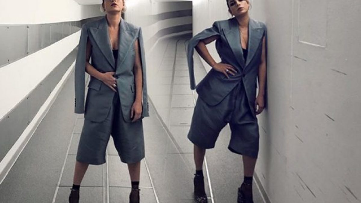 Emma Marrone lancia il trend per l'inverno 2019-20: i maxi bermuda a tre  quarti ed extra large