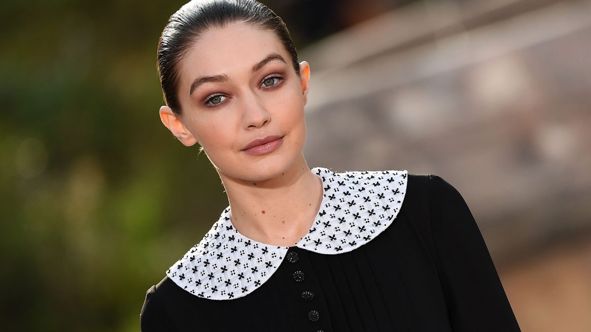 Chanel sfila a Parigi: nel giardino dell'infanzia di Coco trionfa lo stile  monacale