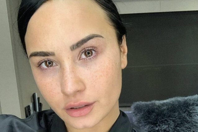 Demi Lovato sui social senza trucco: questa sono davvero io