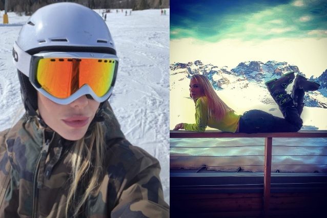 Ilary Blasi, la vacanza sulla neve è all’insegna di colori fluo e camouflage