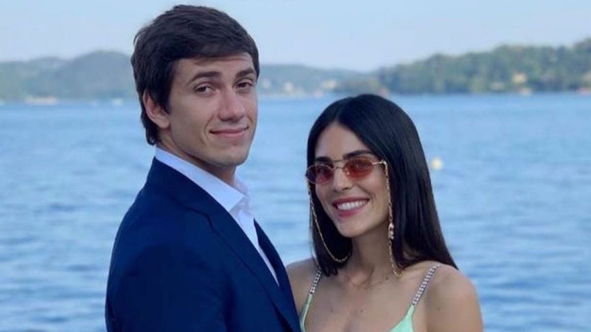 Luigi Berlusconi, le nozze con Federica Fumagalli: l'abito da sposa ha le  maniche a sbuffo e il velo
