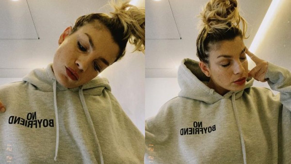 Emma Marrone pronta per il Natale: la felpa tattica è perfetta per evitare  le domande dei parenti