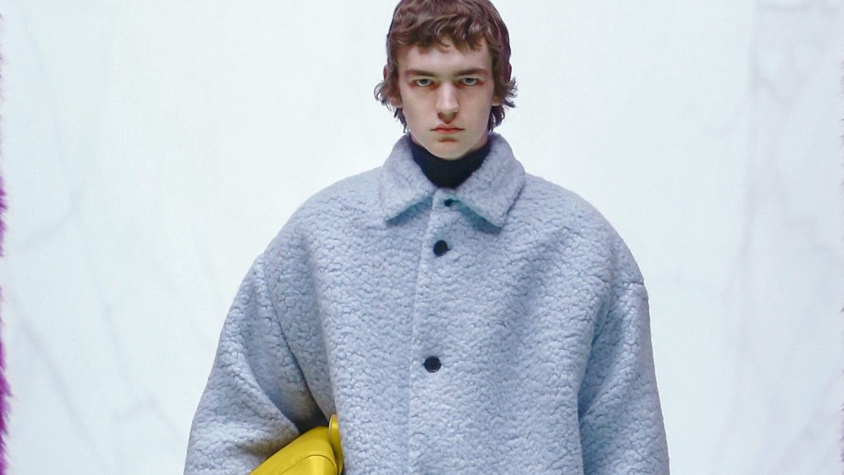 Prada, la nuova collezione è tattile: vestiti da toccare contro  l'isolamento da lockdown