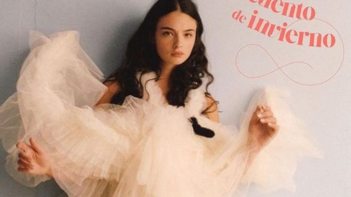in foto: Deva Cassel in copertina su Glamour fotografata da Pepe Lobez, Instagram @glamourspain