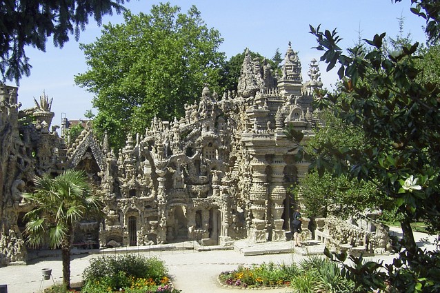 11 incredibili palazzi costruiti dalle mani di un solo uomo
