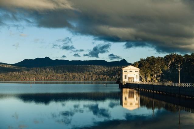 L'hotel sospeso sul lago più profondo d'Australia