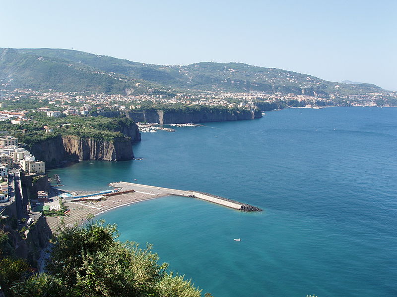 Costiera sorrentina: un mare da favola, ma non solo Costiera sorrentina: un mare da favola, ma non solo