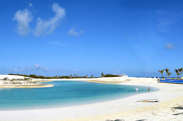Una "piscina" naturale di Great Stirrup Cay a due passi dal mare (Foto di Robert Pittman).