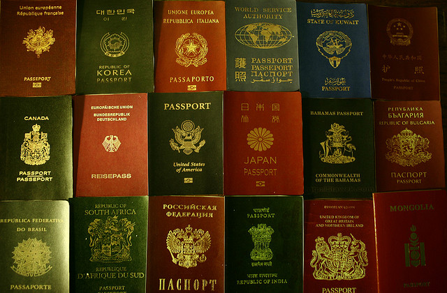 Tanti passaporti… ma a voi ne basta uno (foto Baigal Byamba).