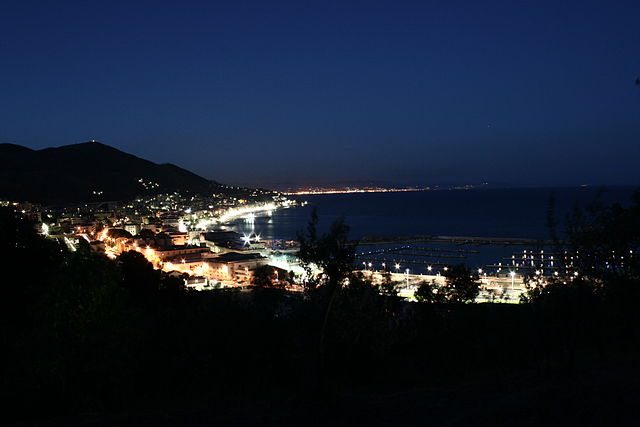 Varazze notturna – Foto Wikipedia