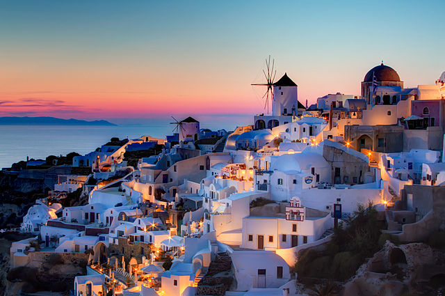 Tramonto a Oia, Santorini (Foto Wikimedia Commons)