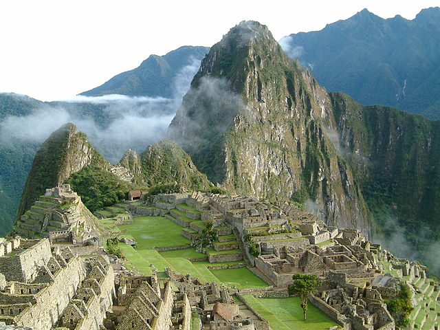 Alba a Machu Picchu – Foto Wikimedia Commons