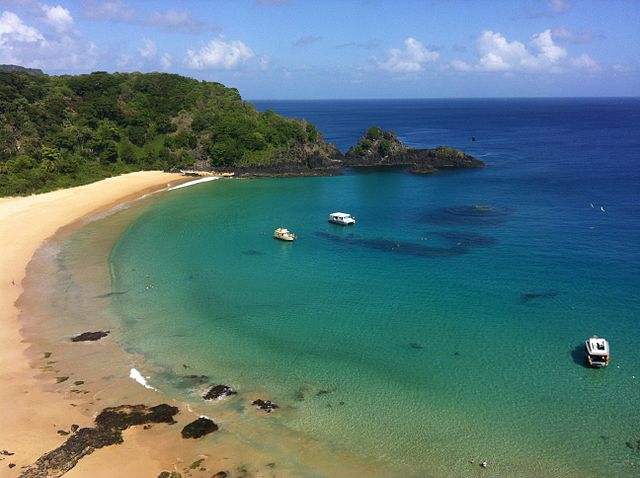 Baia do Sancho – Foto Wikimedia Commons