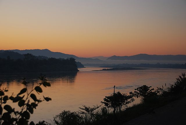 Mattino sul fiume Mekong – Foto Wikimedia Commons