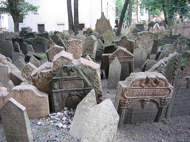 Vecchio Cimitero Ebraico, Praga – Foto di Wikimedia Commons