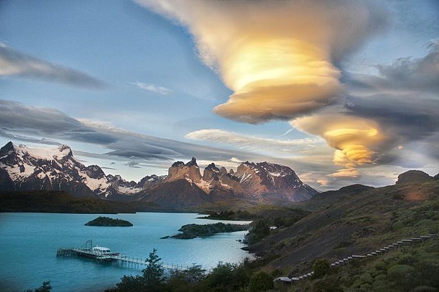 Torres del Paine al tramonto – Foto Wikimedia Commons