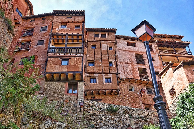 Un edificio caratteristico ad Albarracín – Foto Pixabay