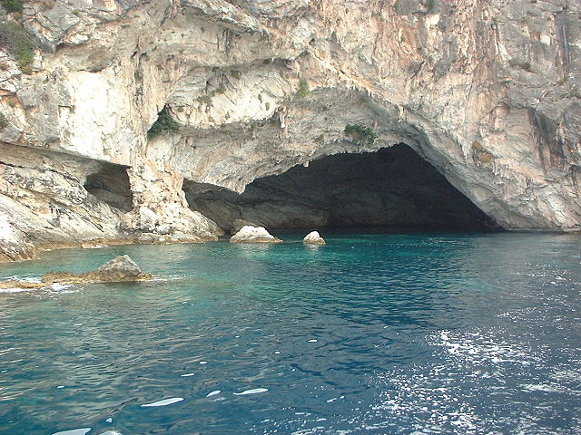 Grotta marina a Meganisi – Foto Wikimedia Commons
