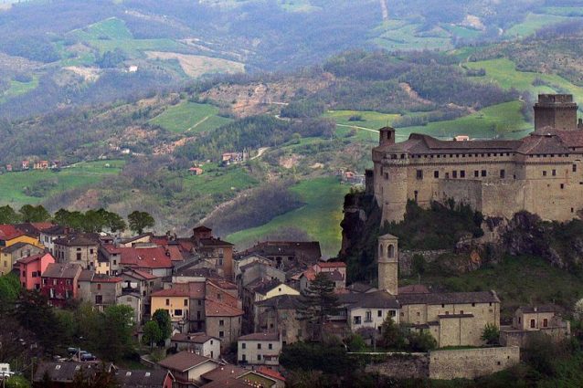 Panoramica Castello Bardi. Foto da Wikipedia