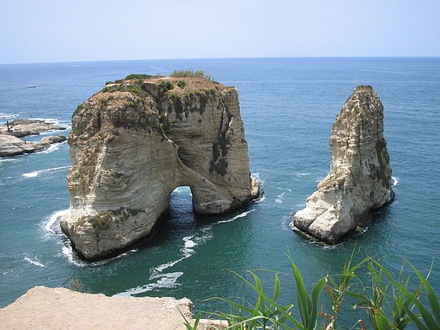 "Rocce dei Piccioni", Raouché, Libano – Foto Wikimedia Commons