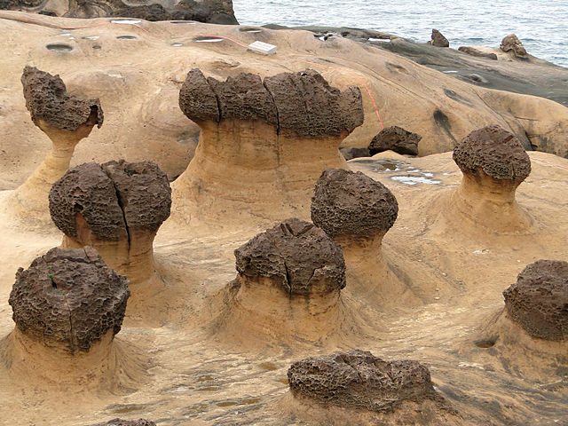 Mushroom Rocks, rocce a forma di fungo – Foto Wikimedia Commons