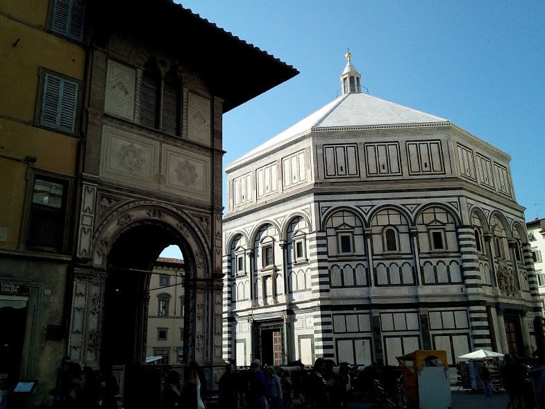 La Loggia del Bigallo e il Battistero