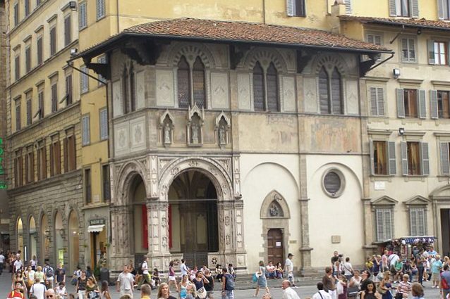 Firenze, Loggia del Bigallo – Foto Wikimedia Commons