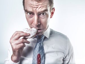 Cosa non mangiare prima di salire su un volo