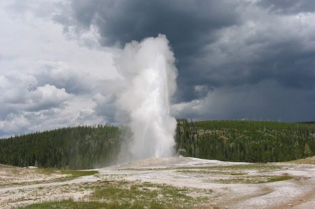 Geyser Faithful Old nel Parco di Yellowstone,USA – Foto maxpixel.freegreatpicture.com