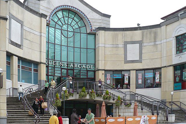 Ingresso del Queen Arcade (Wikipedia).